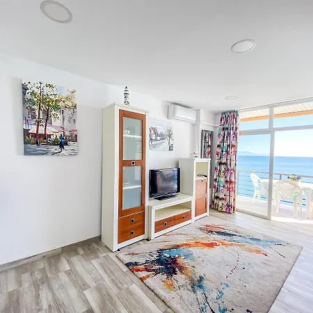 Appartamento Vista Al Mar, Wifi, Terraza Y Piscina.